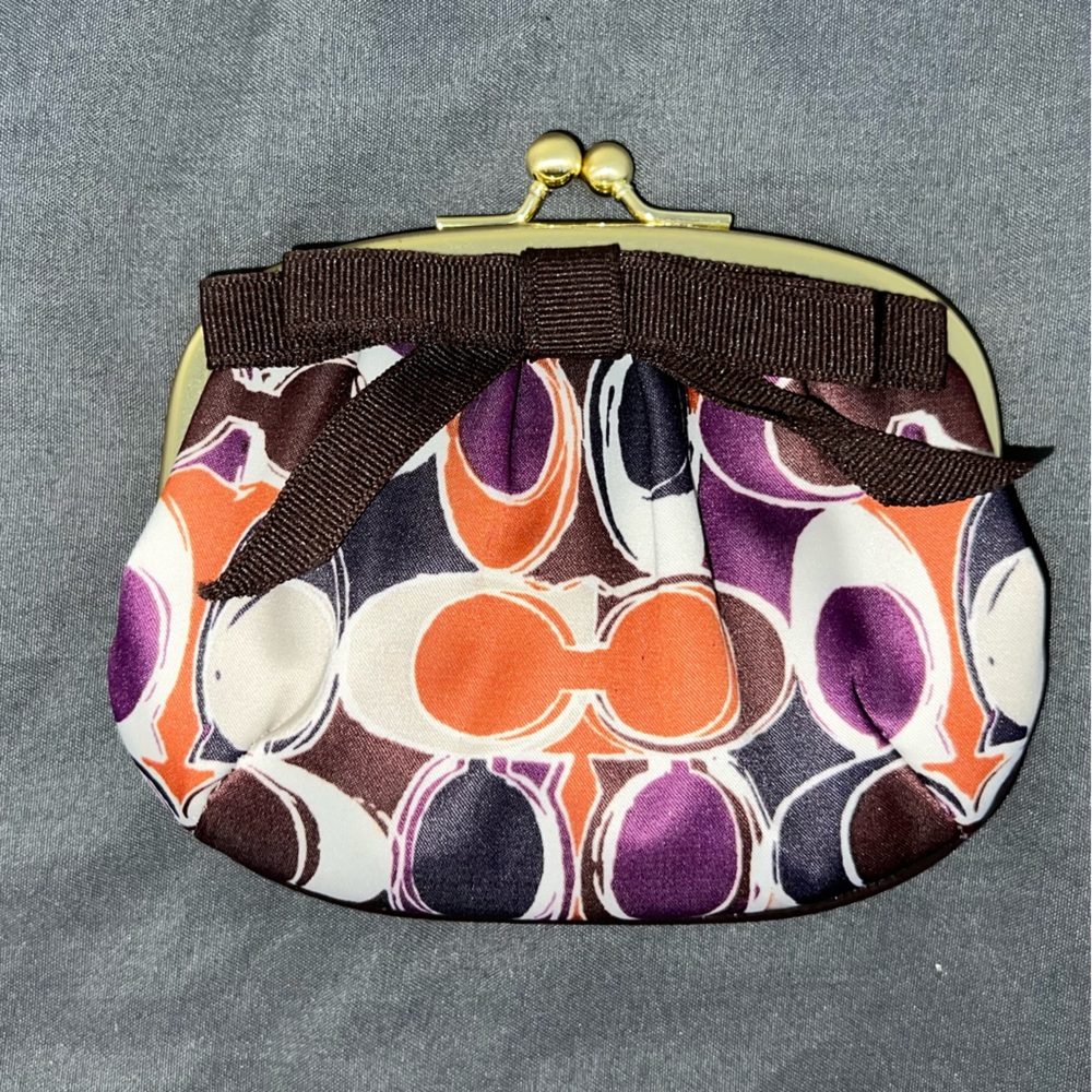 Small Couch Coin Pouch